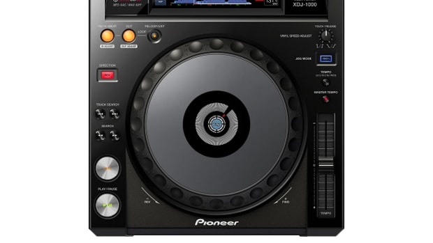 Pioneer just announced their new XDJ-1000 controller, this thing's armed to the teeth!... deets below.