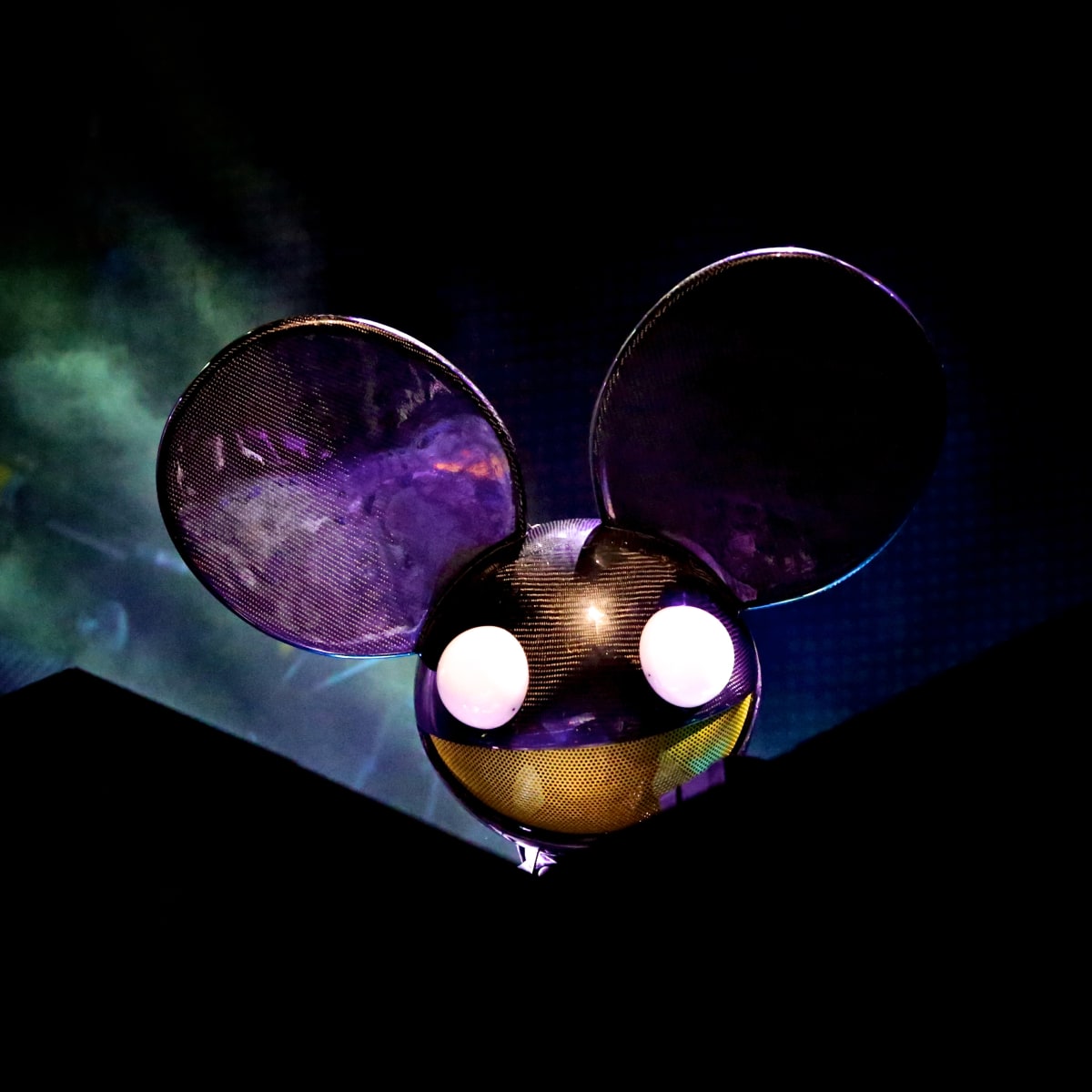 Watch Deadmau5 Shows Off Mau5 Head Collection Magnetic Magazine