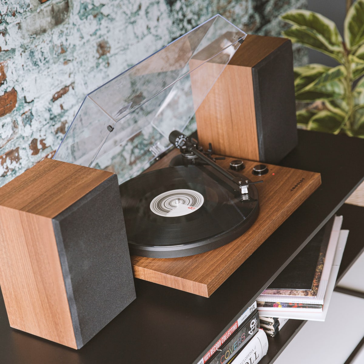 pedicab Ombord Erobring Crosley C62B Shelf System Review: A Budget Record Player Bundle That Lives  Up To The Crosley Name - Magnetic Magazine