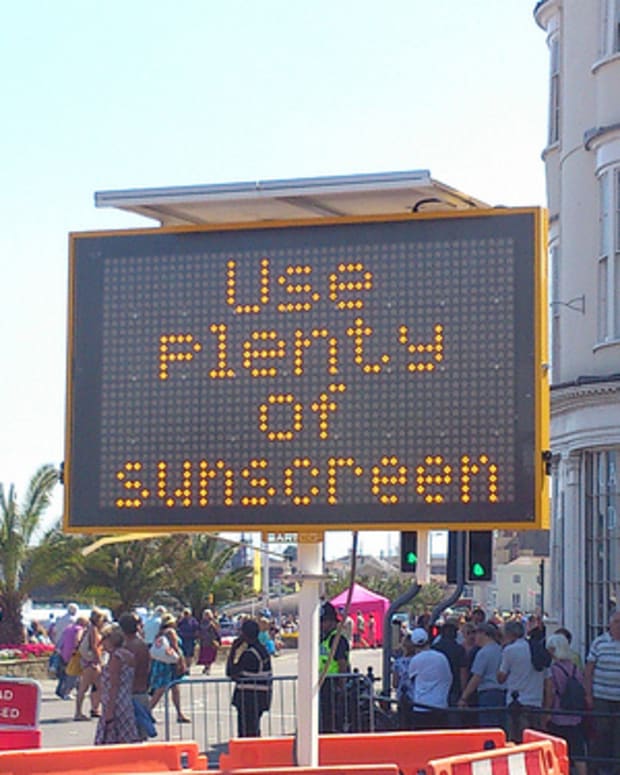 "Use plenty of sunscreen" (CC BY 2.0) by  alexliivet