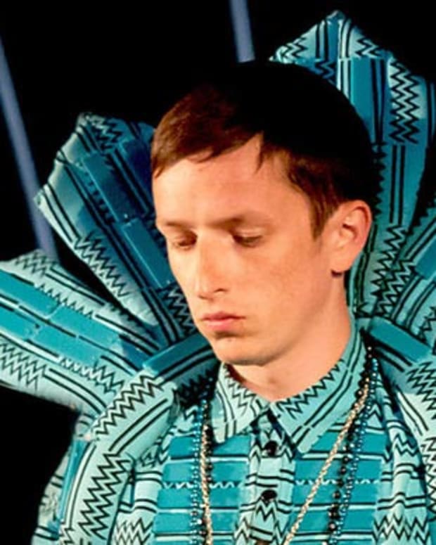 Free Download: Totally Enormous Extinct Dinosaurs “Trouble” Lunice Remix