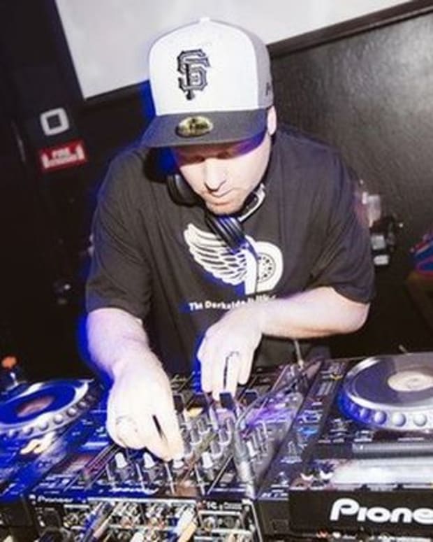 EDM News: DJ Shadow Announces North American Tour; Speaks His Mind On Digital DJing And Software In EDM Culture