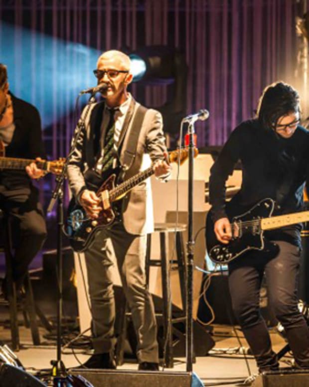 EDM News: Skrillex Joins Above And Beyond On Stage At The Greek Theater For Acoustic Performance