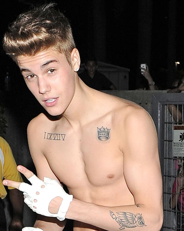 EDM News: Justin Bieber Punches Michael Woods' Tour Manager, Then DJs With His Shirt Off