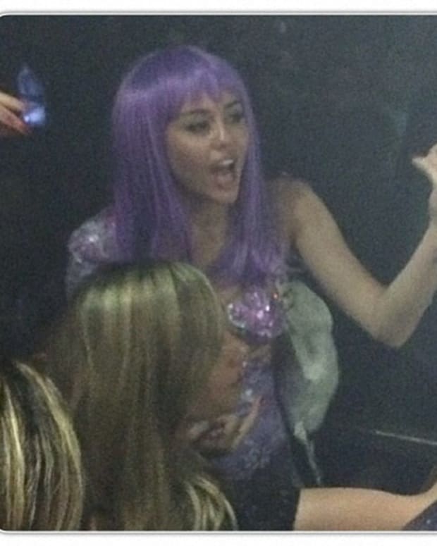 EDM News: Miley Cyrus Flips Off DJ Chuckie, Gets Tossed Out Of VIP