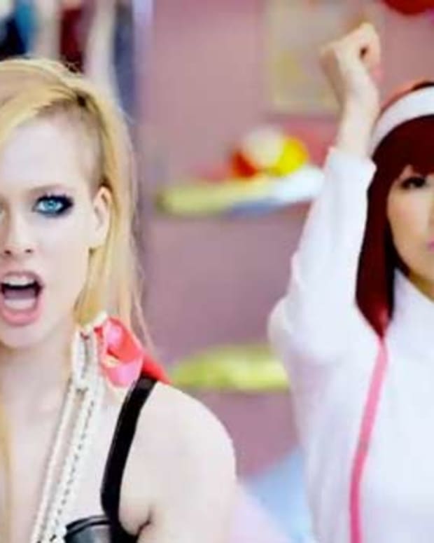 Avril Lavigne Gets A Skrillex Haircut And Struggles With EDM In "Hello Kitty"