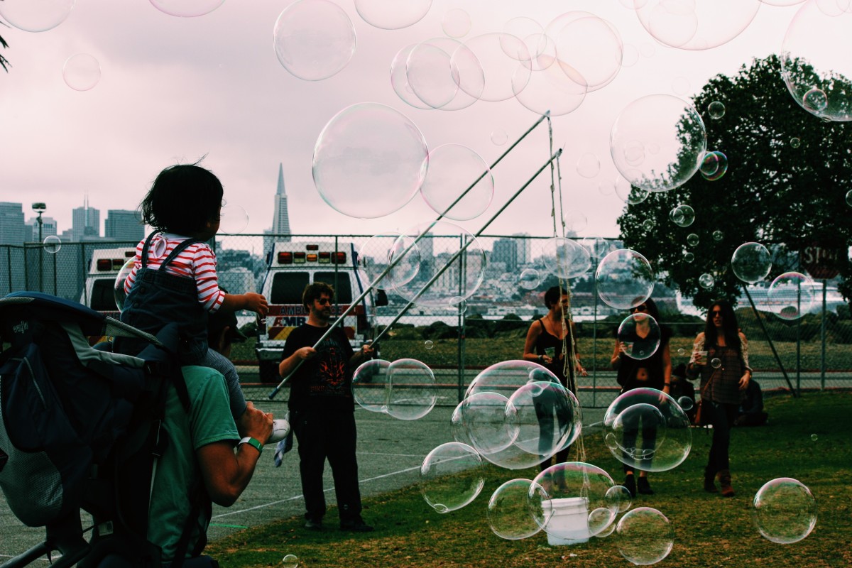 Bubbles Galore with SF Backdrop - Photo by Will Houston