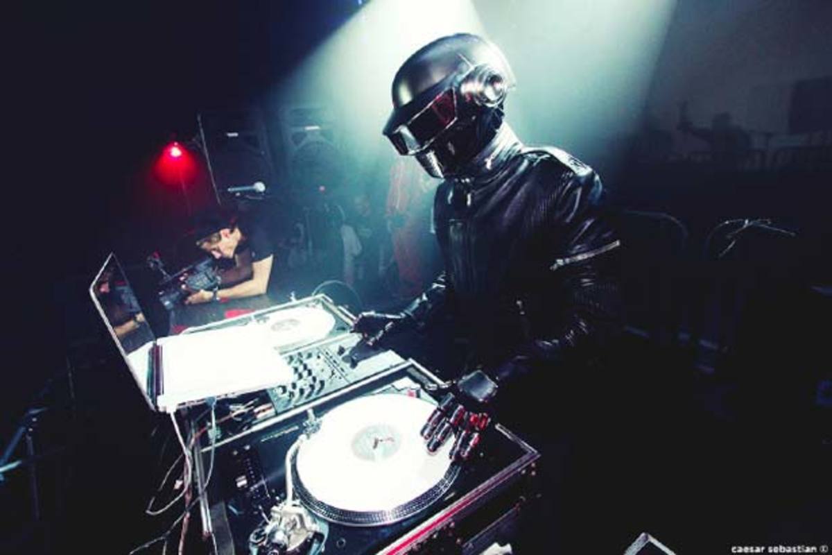 Listen: Classic Daft Punk House Music Mix from Winter Music Conference 2000