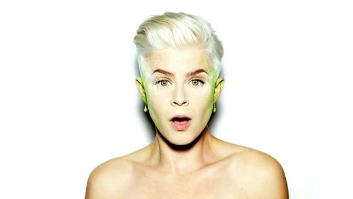EDM Video: Gender Bending Robyn feat. Snoop Dogg - U Should Know Better