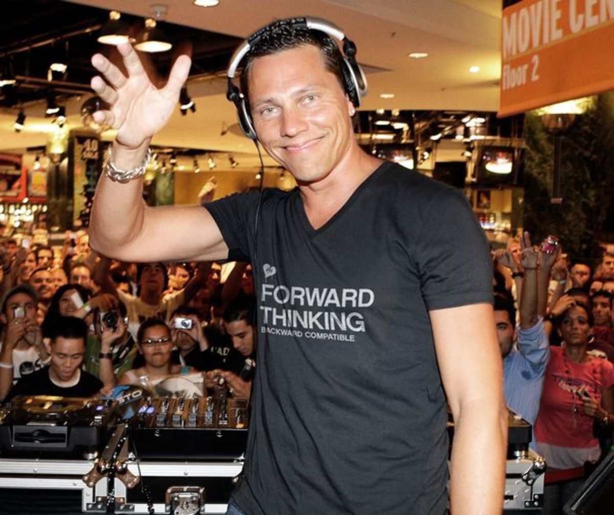 EDM Event: Avicii and Tiesto Spotted In Friend Slash Lover T-Shirts