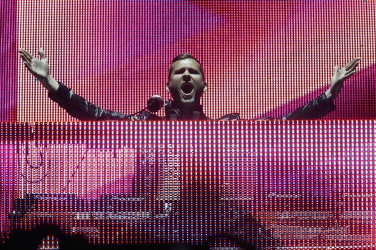EDM Culture: Kaskade Takes A Stand Against "Banned Kandi" During Show