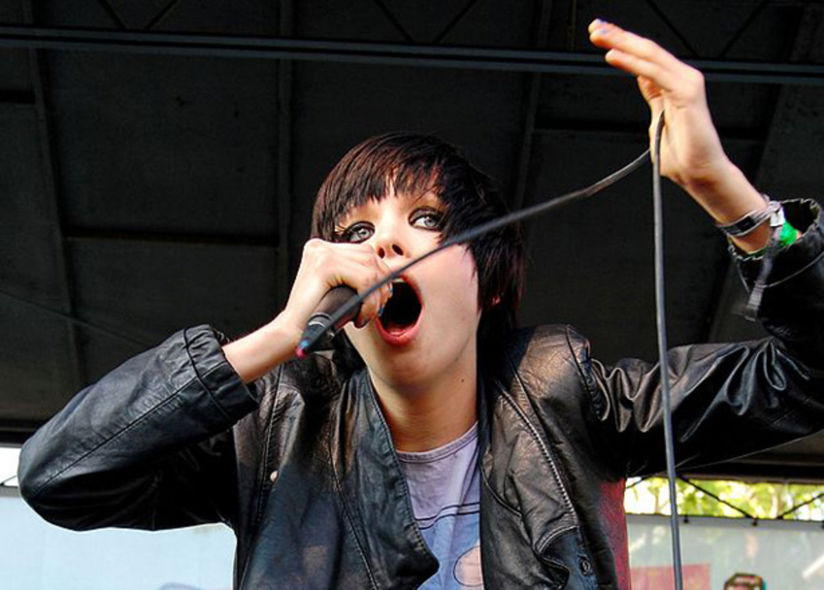 Alex Glass To Leave Crystal Castles
