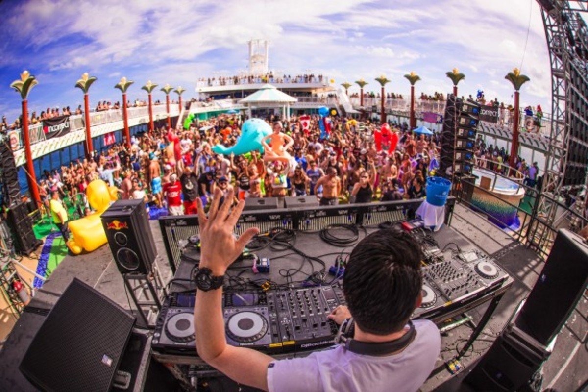 Great Moments From The Groove Cruise Miami 2015