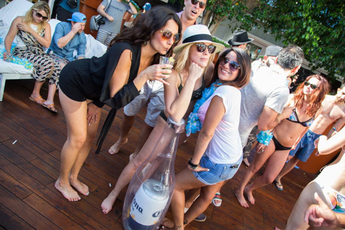 Event Coverage: Corona's Electric Beach Goes Off