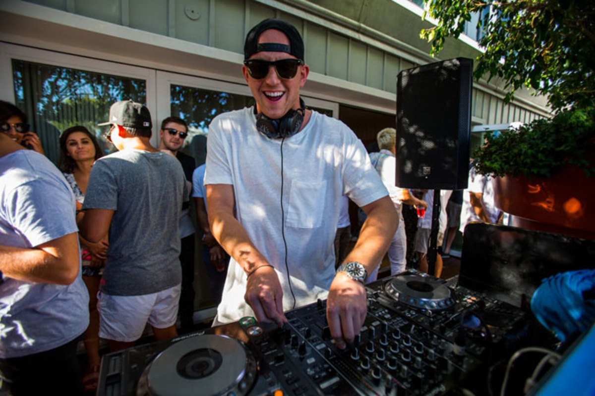 Event Coverage: Corona's Electric Beach Goes Off