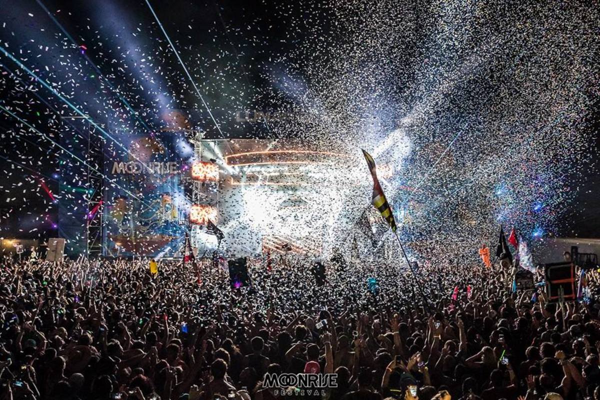 Moonrise Festival 2016 crowd and confetti shot