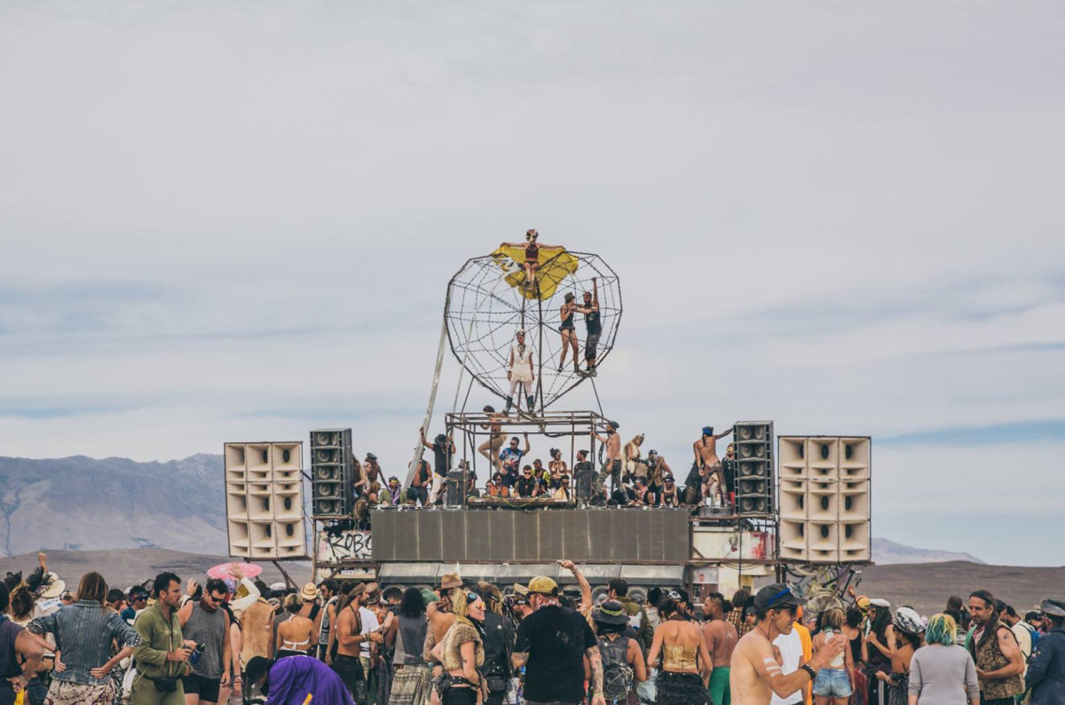 Gorje Hewek & Izhevski spin at the Robot Heart bus at Burning Man 2016