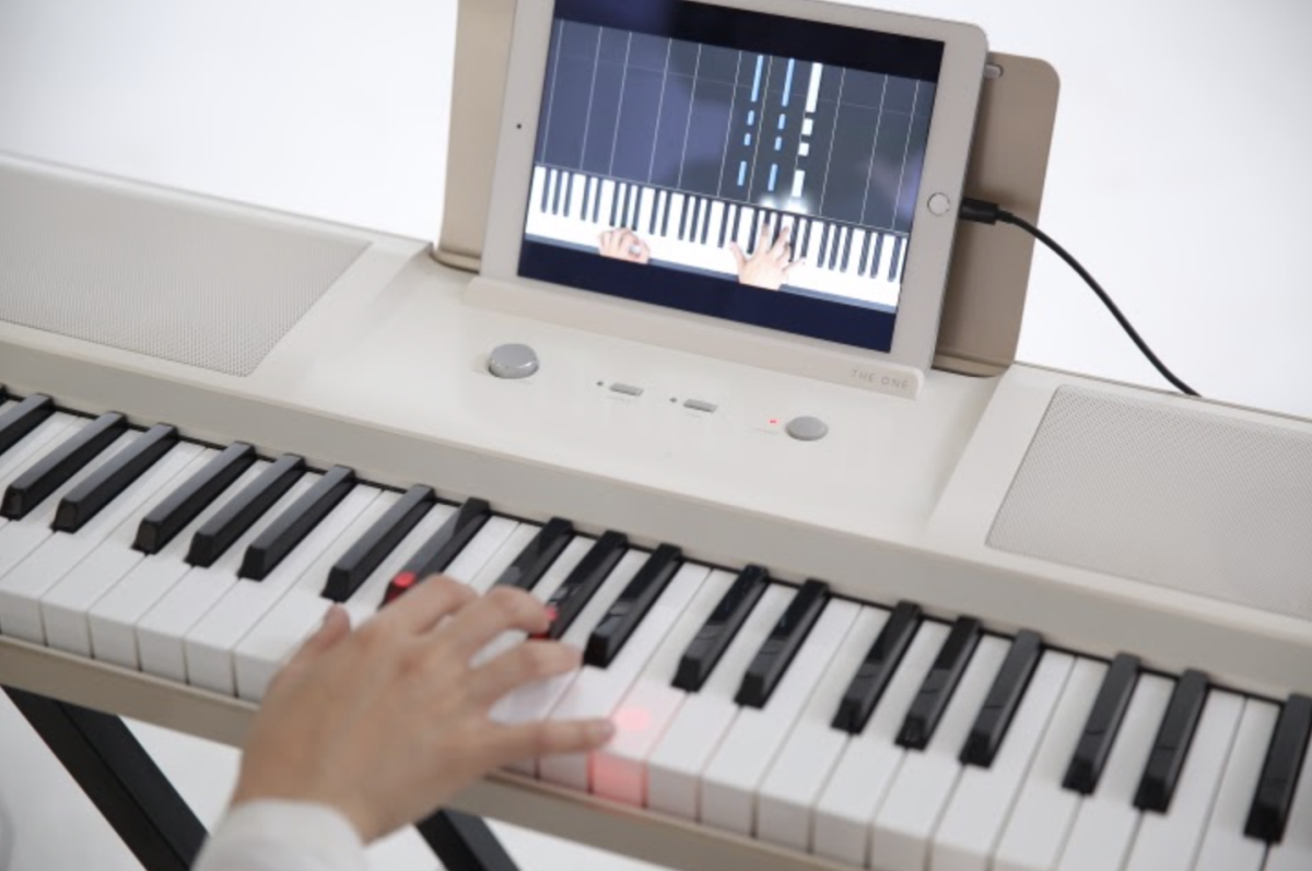 novato En lo que respecta a las personas Combatiente Learn To Play The Piano With The ONE Light Keyboard - Magnetic Magazine