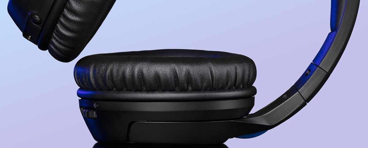 Cloud Flight Wireless - ear cushion close up